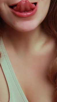 Enorme miLF il seno della moglie e la masturbazione sul pavimento