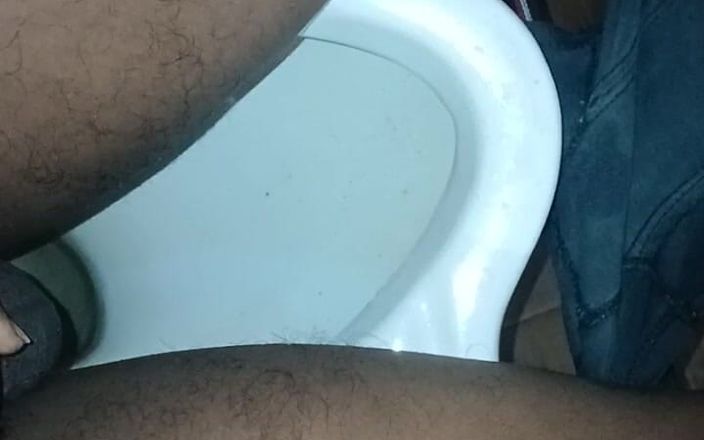 Ravihardcopy: Masturbare la baie
