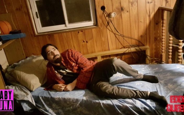 Eddie Queens: Šukám zadek muže, který žil v podkroví opuštěného domu, část 1