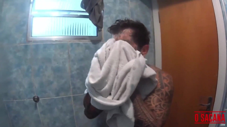 World Gay: Submisivní idiot, který dostává facku, aby byl chytrý