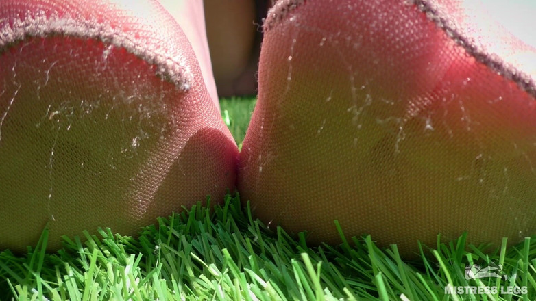 Mistress Legs: Sky-high एकमात्र प्रलोभन: छत पर काले से काले तक पैर की को छेड़ना