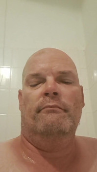 Önce popo için dildo antrenmanı, sonra orospu boğazı için dildo antrenmanı