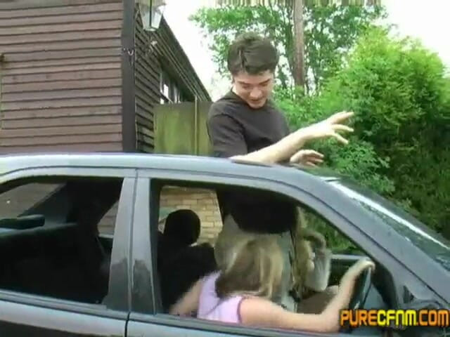 Pure CFNM: Atrapado en el sunroof