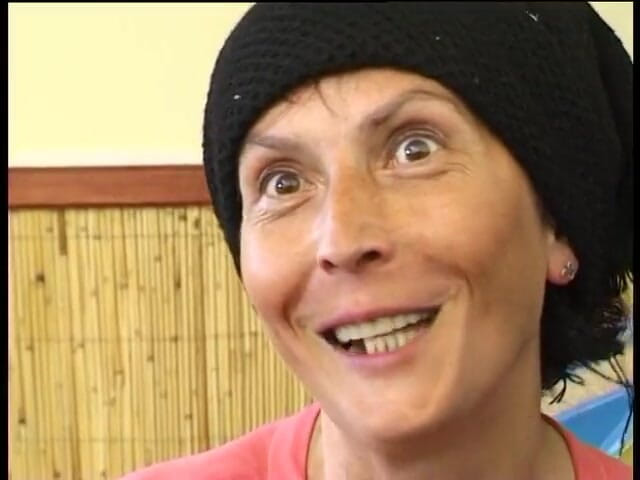 Xfucks: Geile oma lutscht den schwanz eines jüngeren typen und wird...