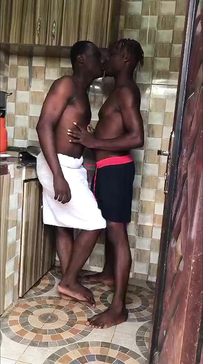 Kellyblue: Makanan yang lazat ditolak atas seks