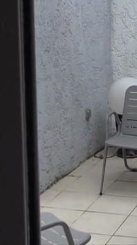 Dos tíos heteros súper guapos se chupan