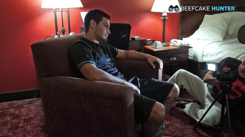 Beefcake Hunter: Macho mit beinen des fußballspielers lutschen