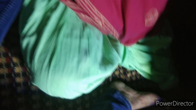 Husband wife: Otobüste ben ve üvey kız kardeşim otobüste sikişiyor