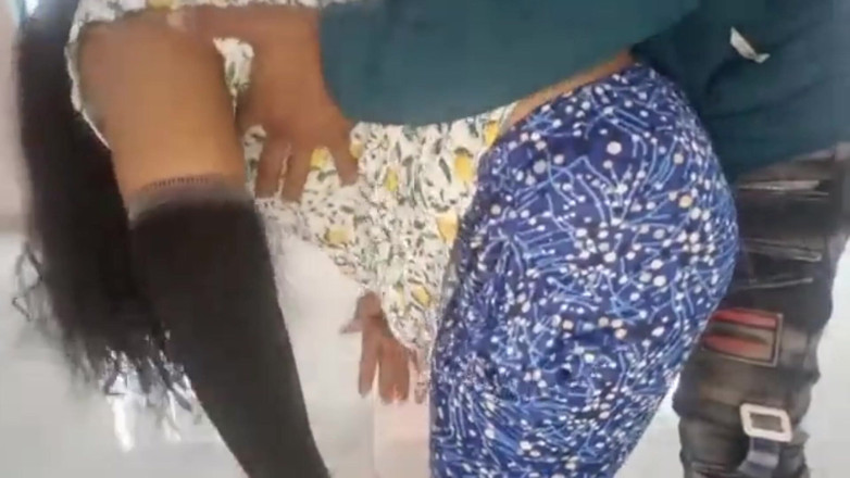 Safashaikh: Istriku yang seksi pertama kali nyepong kontol dan ngentot pantat...