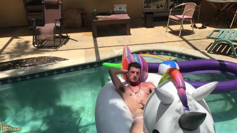 CocoDorm: Gio Valentine - Summer Sun Solo