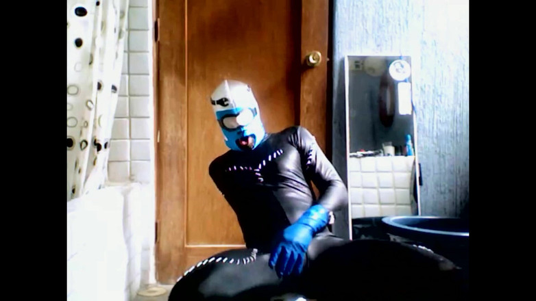 Demon Maniac 33: スパンデックスのキャットスーツ姿のブルーホーネットが青いラテックスのグローとマスクに精液を