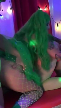 Pozvali jsme slavnou Faketaxi Bonnierose na jevišti a proměnili jsme ji v ptáka šíleného klauna!
