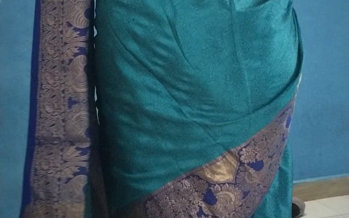 Tamil lesbian: Cewek hot pakai kain sosis