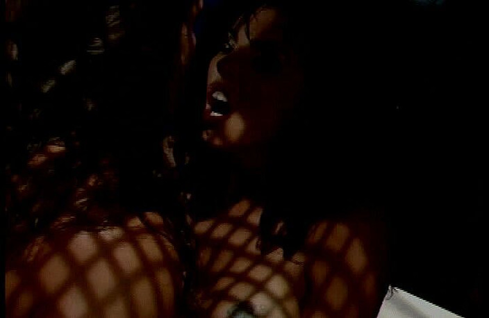 Hot Girlz: Bos mengongkek saya secara rahsia di bilik gelap