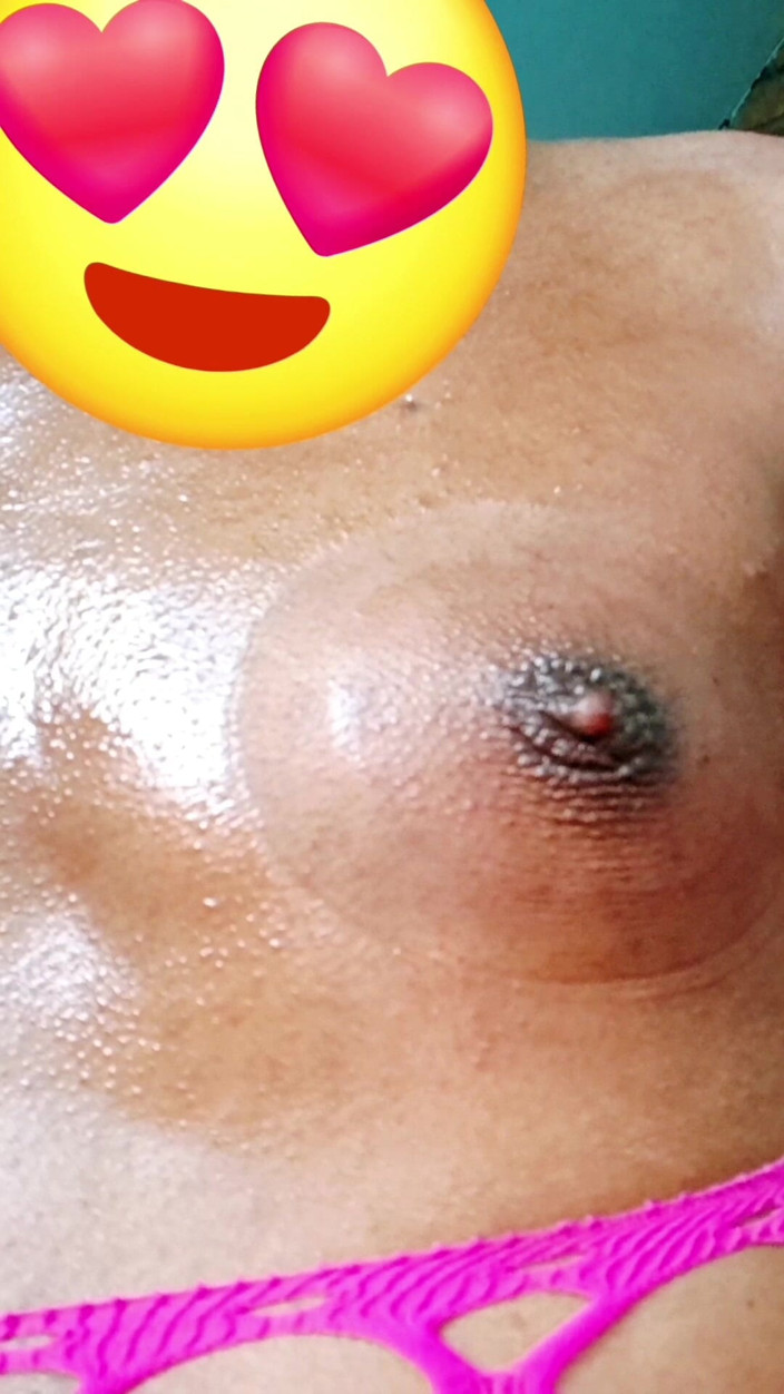 Milah CrossxxX: Je Pompe Mes Petits Seins De Lopette!! Jour 2