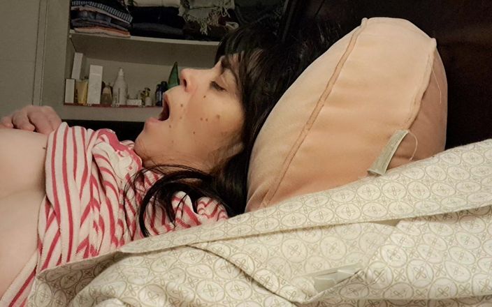 Mommy big hairy pussy: Мачеха воображает, что это была мечта, и это была реальность, пасынок трахает ее с большим желанием