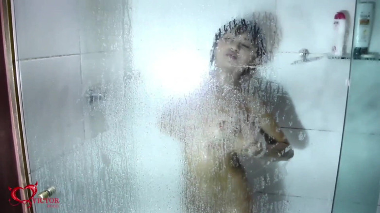 VictorHugo: Tiba Dari Akademi Dan Kami Mandi Bersama