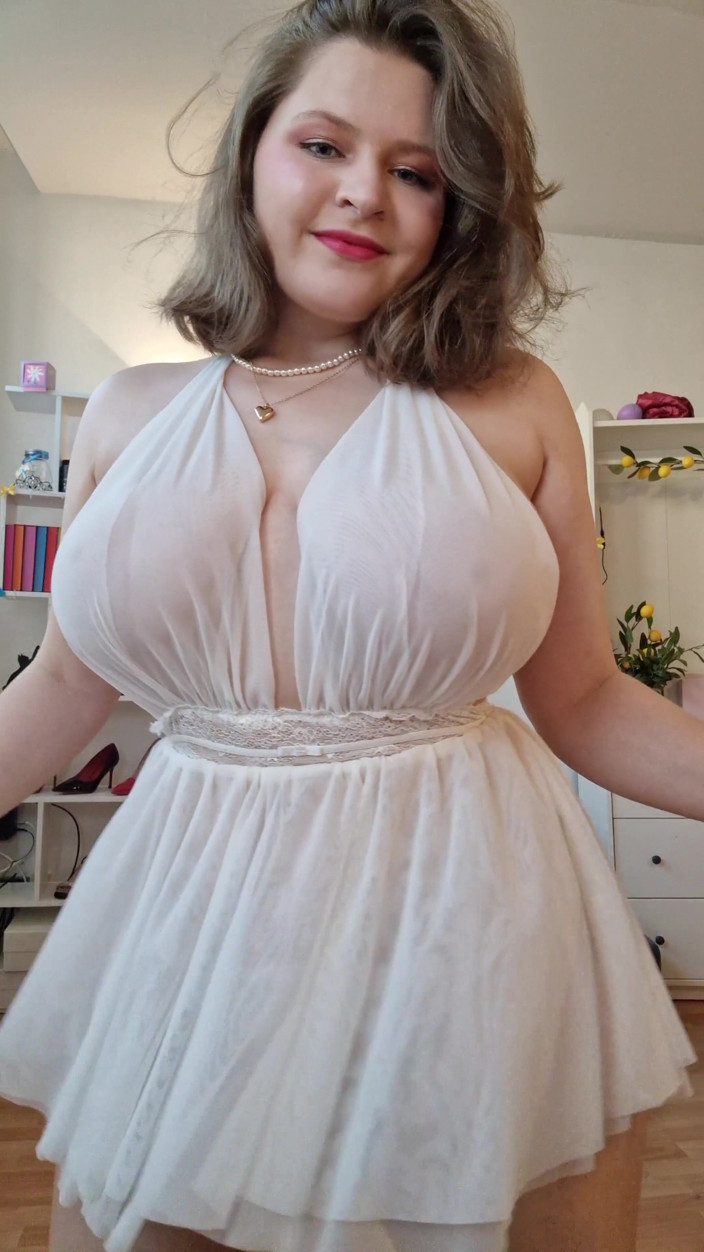 Tina Angel: Curvy Marilyn Monroe Dances for You