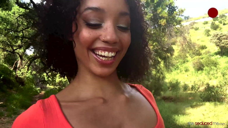 She seduced me: Créatrices de contenu lesbien en plein air