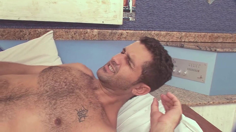 Femdom Austria TS: Sexy černá shemale je nadržená šukací twink