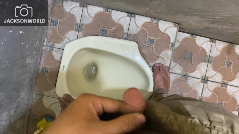 Jackson World: Solo-masturbation Im Badezimmer