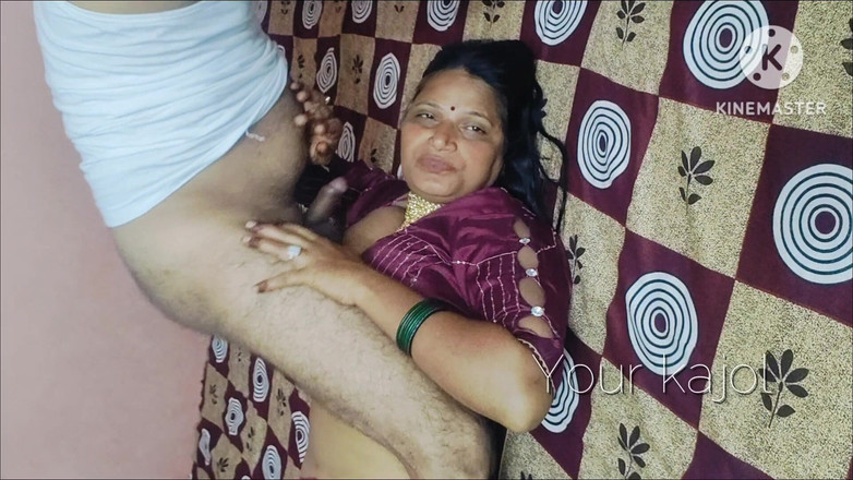 Lustykajolbhabhi: Bibi besó a su jefe para ascender