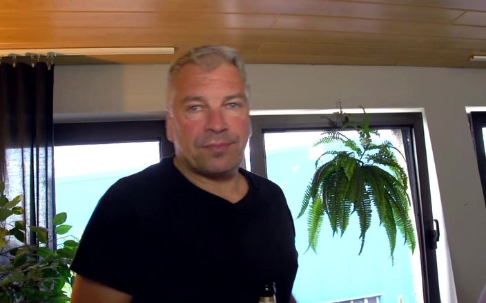 Gang Bang Germany: Fiesta de lencería y consoladores se convierte en sexo grupal...