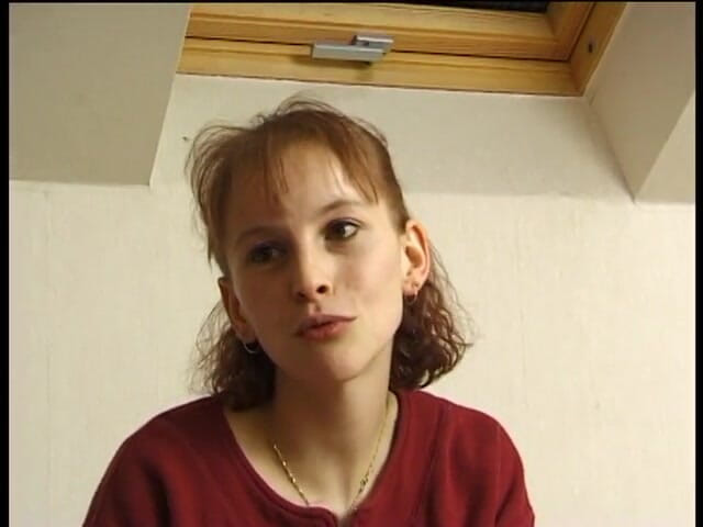 Slutty Teenies: Юная брюнетка с маленькими сиськами соблазняет соло на кастинге