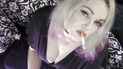 Smoke Temptress Annie Vox - Smoking Fetish: Дрочка рыжего в черном платье