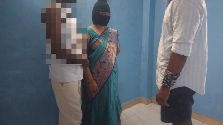 Tamil lesbian: Karım patronumla seks yapıyor. Ateşli üçlü grup seks