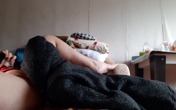 Lesbian-candys: 내 남친이 샤워하러 갔을 때, 새엄마가 나를 유혹하고 따먹어
