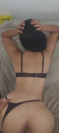Vanessinha me sorprendió con lencería que le dejó el culo como un melocotón