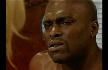 Outdoor pervs: Tante seksi nina hartley ngentot kontol besar pria kulit hitam...