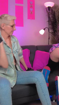 Fessée en éjaculant - fille et femboy - 4k (vidéo complète)