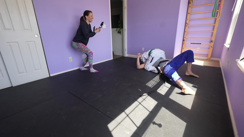 Lora Cross: Bts Lora Cross v Andy Savage性爱摔跤