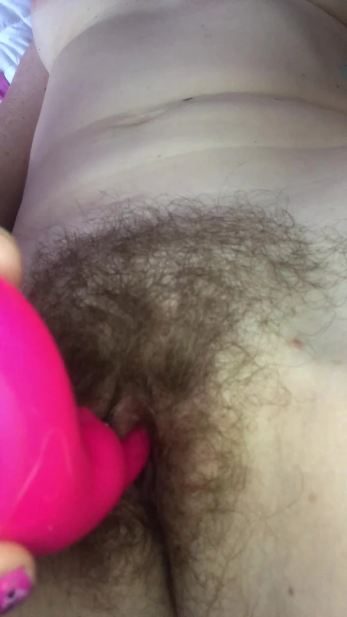 MistressWriggler: Ranní masturbace nevlastní mámy při fantazírování o masitých mužech