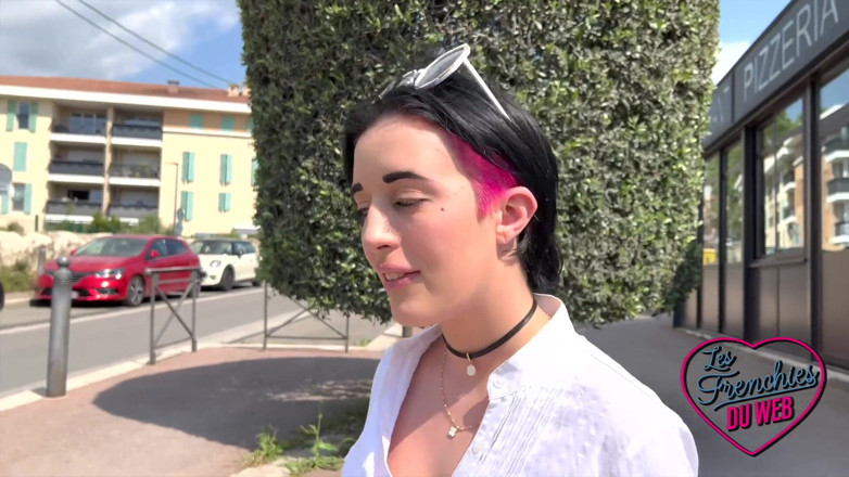 The Frenchies of the web: Leila, ein freches mädchen, das wirklich einen geschmack von zwei...