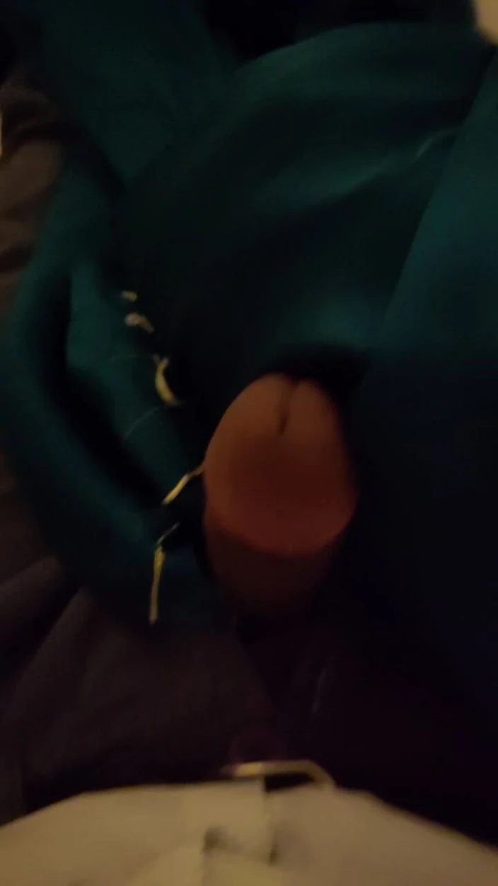 Satin And Silky: Porno de branlette en satin et soie - branlette avec une...