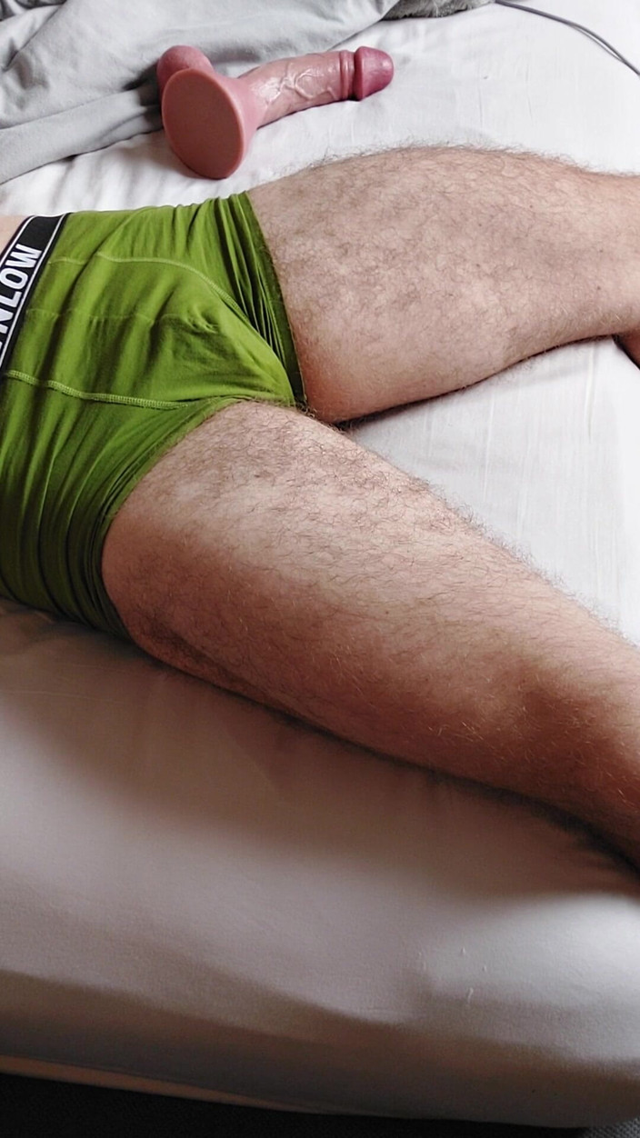 Edftmxxx: Ftm boy ngentot memek berbulunya pakai dildo ukuran raksasa sampai...