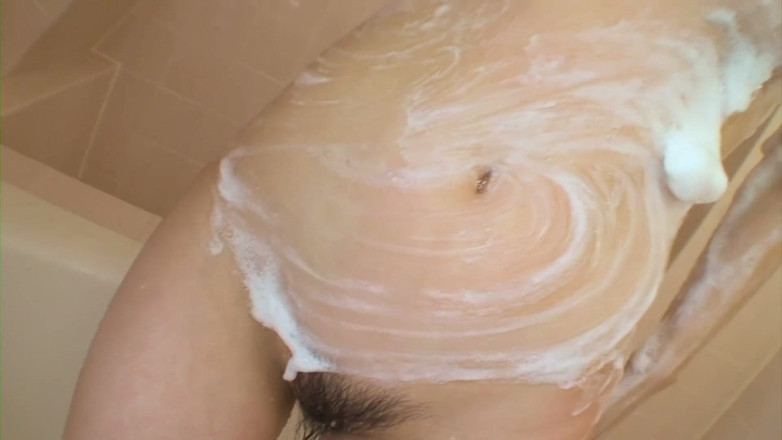 Asian Mature Climax: O tipă japoneză superbă face un duș
