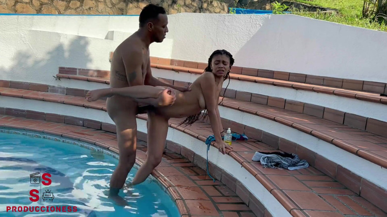 Frankheska: Un futai bun în piscină