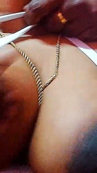 Seks hardcore ibu rumah tangga seksi india di kamar