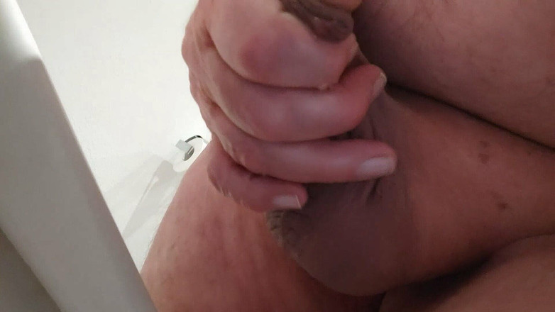 Karlchengeil: Kompilasi bugil lagi kencing