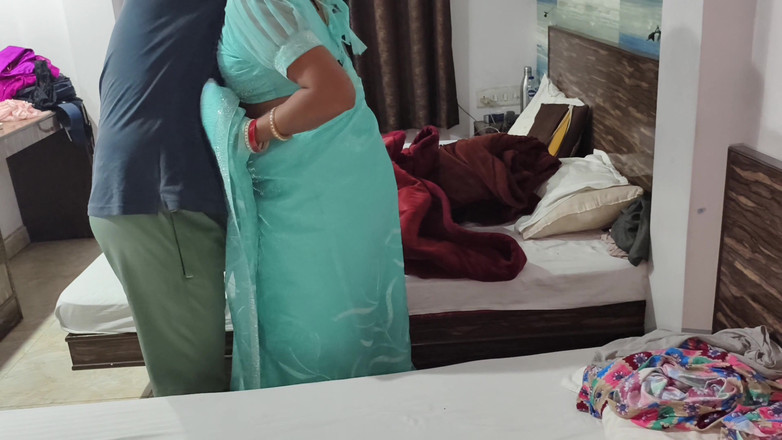BadMash_Bhabhi: Prietena lui Bhabhi a futut bine satul Bhabhi făcând-o să...
