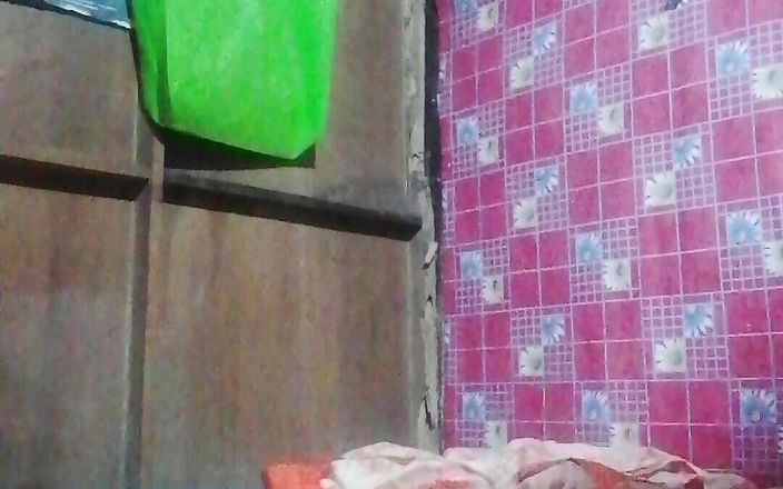 Reynaldo6: Reyna बहुत परेशान है क्योंकि वह कमरे में केवल एक है