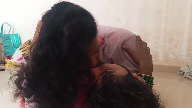 Harder299: Une belle-mère desi du village se fait baiser en gros...