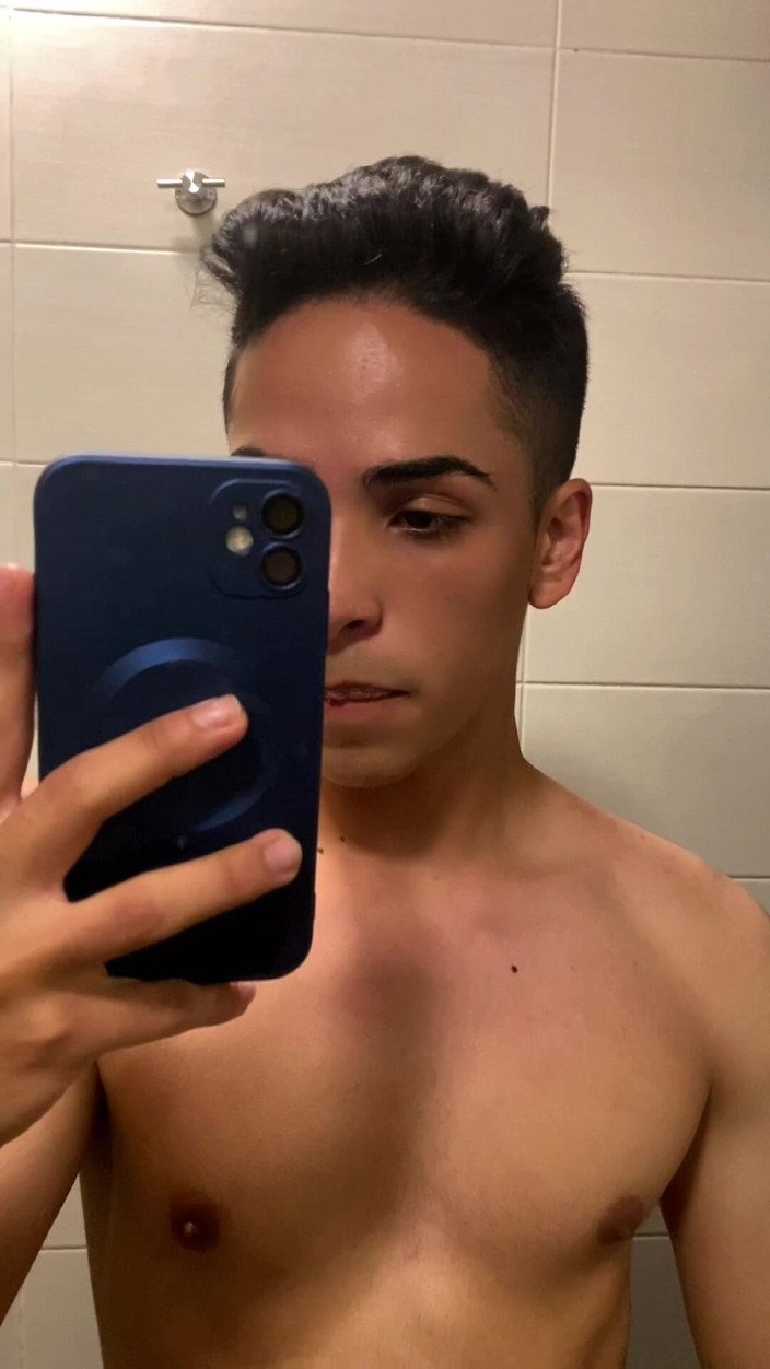 aodaboy: Quý ông gợi cảm trong phòng tập thể dục