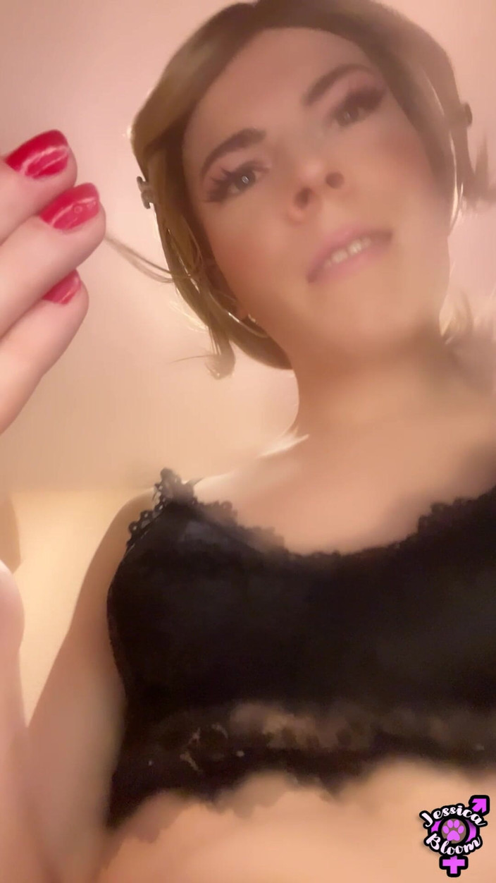 Jessica Bloom: Dominant Trans Girl Sits on Your Face and Cums on...