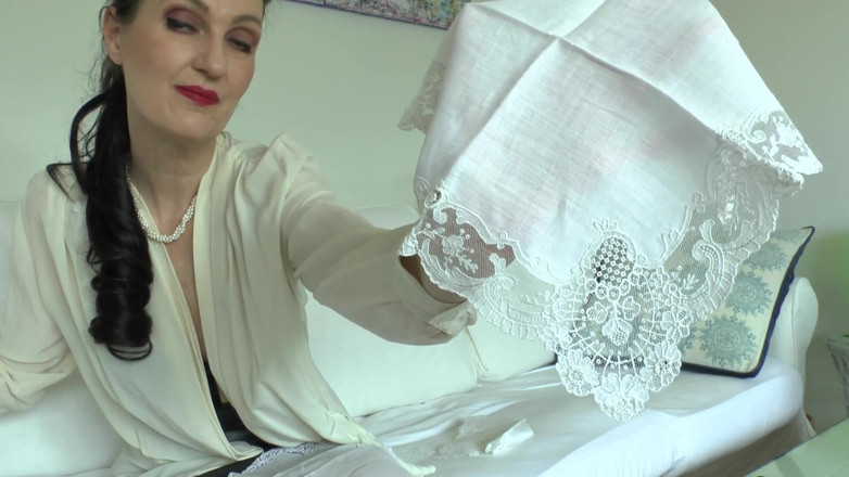 Lady Victoria Valente: Мы нюхаем белые, царские кружевные платки - леди Виктория Валенте