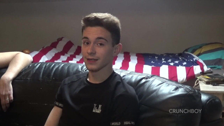 Gaybareback: Platte jongen rauw geneukt door top twink